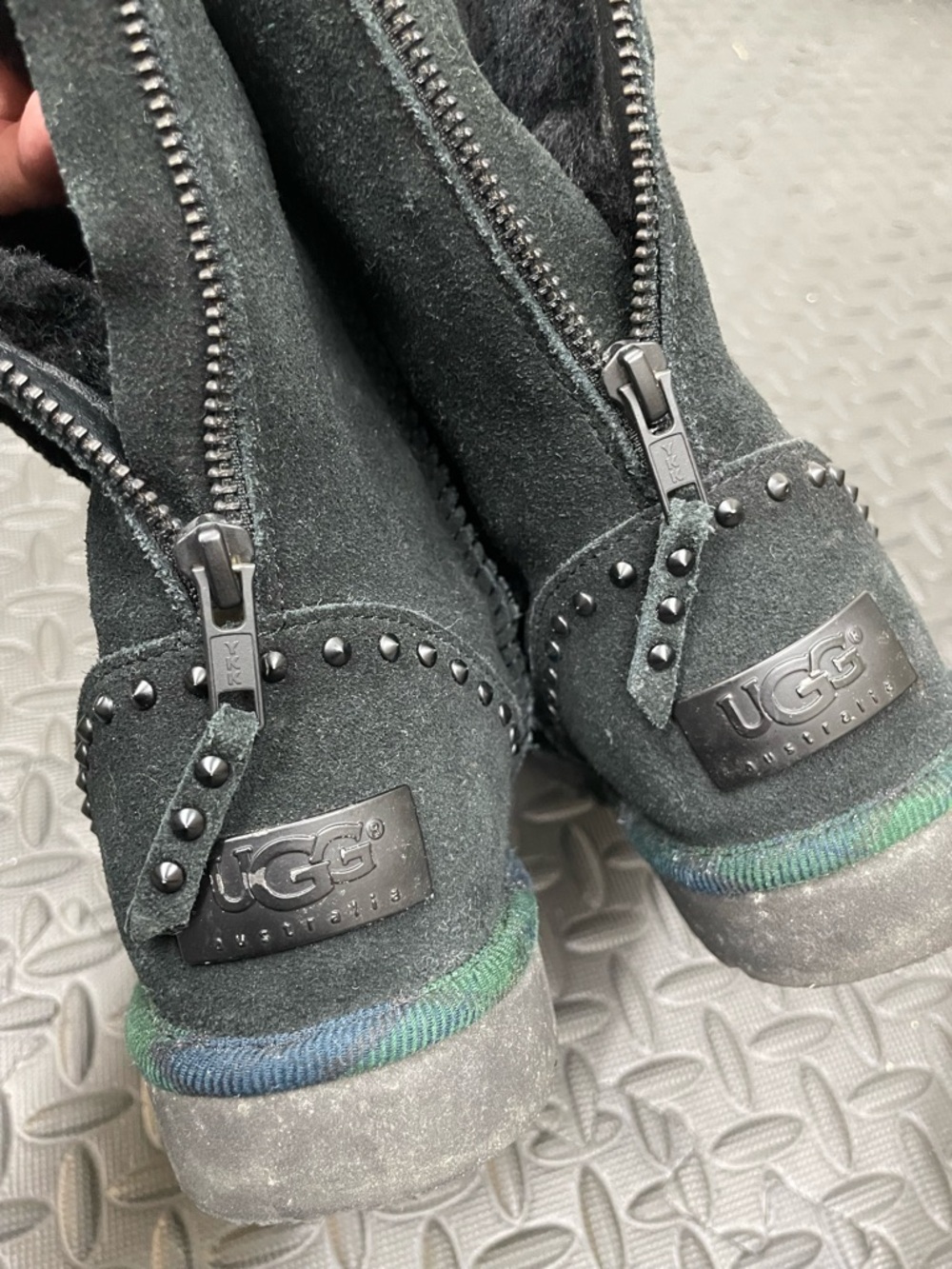 UGG Boots Studded Black Wool Sheepskin Zipper Womens Size 7 Pre-Owned Very Good